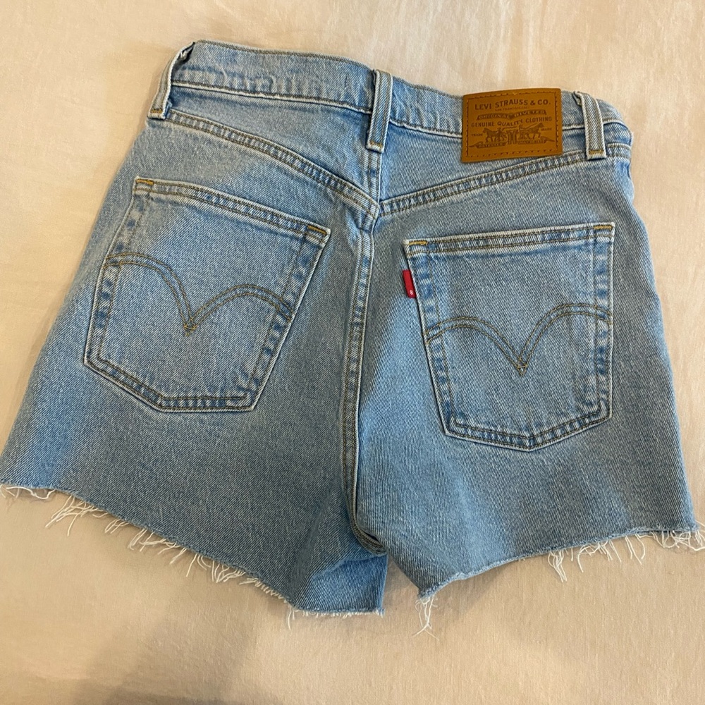 Levi’s Ribcage Shorts